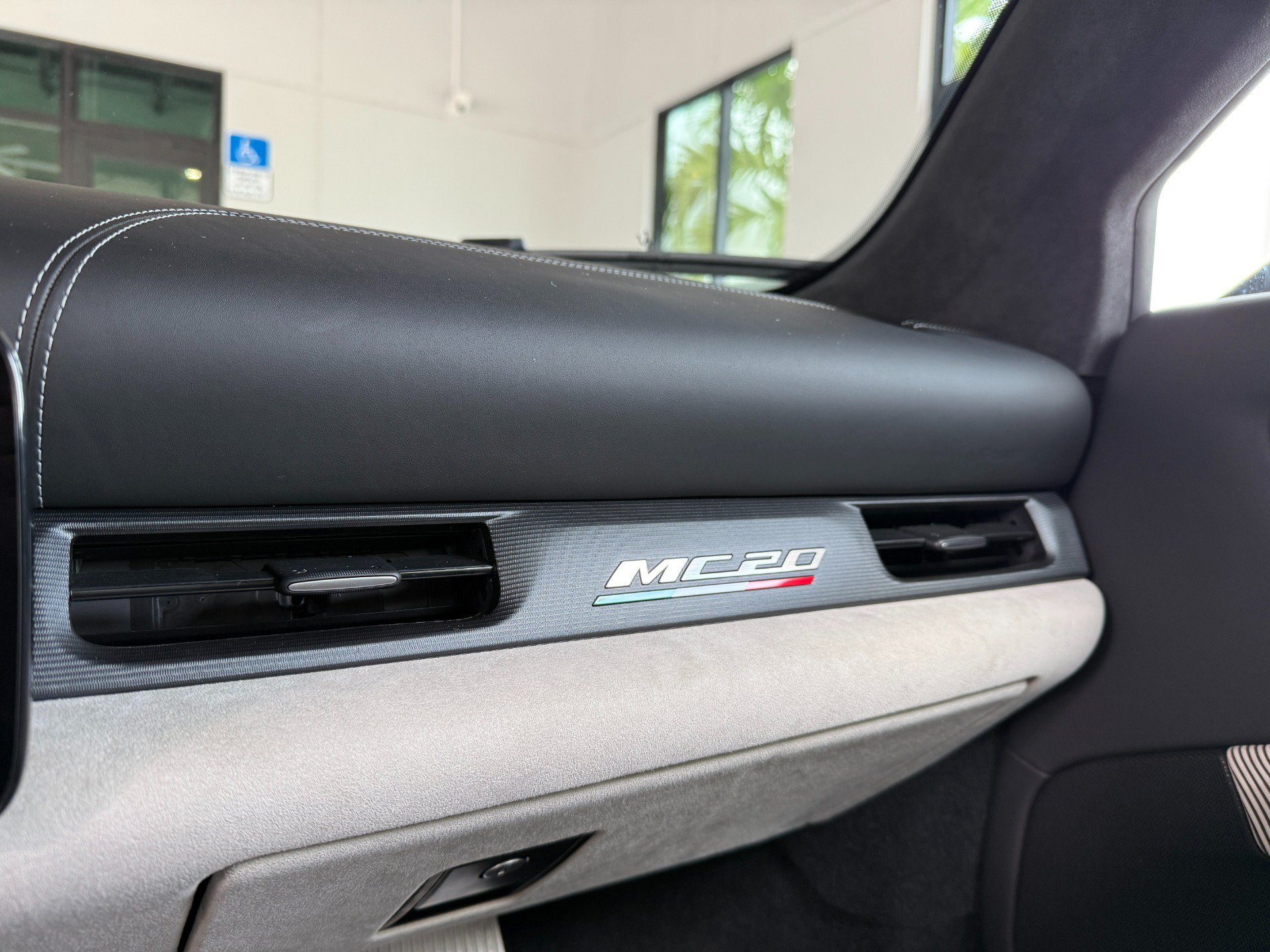 Used 2024 Maserati MC20 Cielo RWD image 39