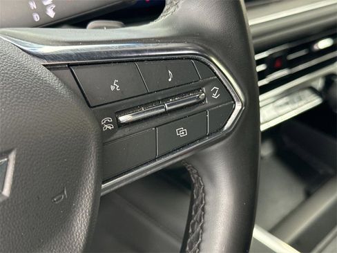 Used 2025 Chevrolet Suburban Z71 image 34