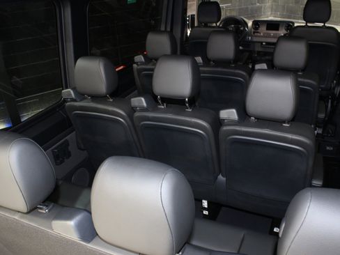 Used 2024 Mercedes-Benz Sprinter 2500 image 39