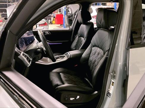 Used 2025 BMW X5 xDrive40i w/ M Sport Package image 8