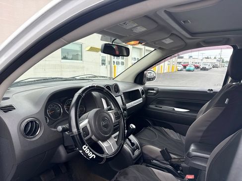 Used 2016 Jeep Compass High Altitude AWD/4WD image 7