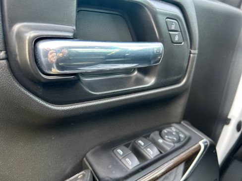 Used 2022 Chevrolet Silverado 1500 LT w/ Z71 Off-Road Package image 6