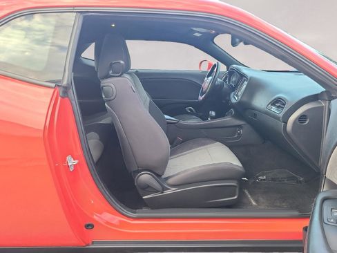 Used 2015 Dodge Challenger SXT w/ Driver Convenience Group RWD image 22