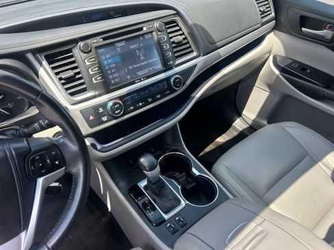 Used 2014 Toyota Highlander XLE AWD/4WD image 32