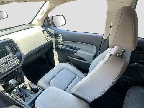 Used 2022 Chevrolet Colorado W/T w/ WT Convenience Package AWD/4WD image 23