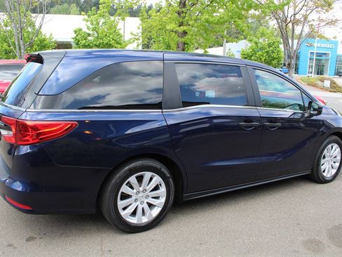 Used 2021 Honda Odyssey LX image 5