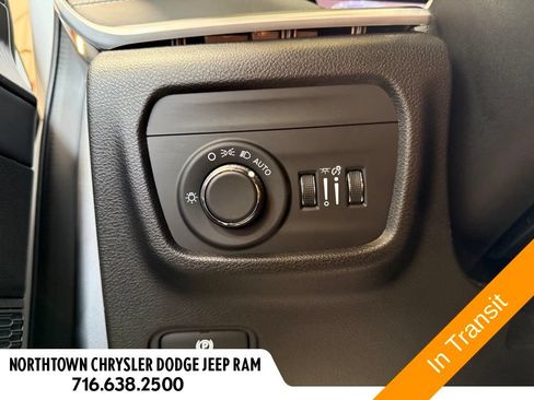 Used 2025 Jeep Grand Cherokee Laredo X w/ Luxury Tech Group I AWD/4WD image 23