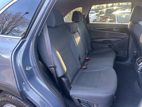 Used 2020 Kia Sorento LX image 10