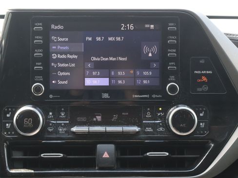 Used 2021 Toyota Highlander Limited FWD image 13