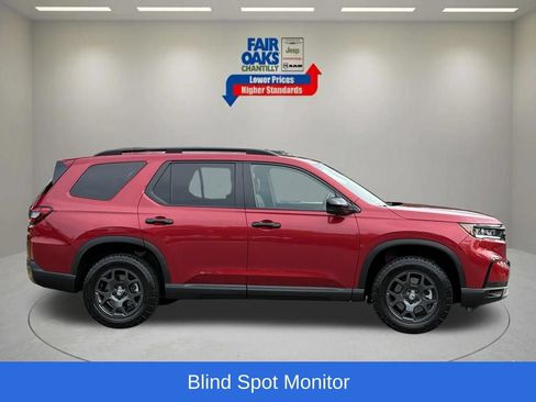 Used 2025 Honda Pilot TrailSport image 5
