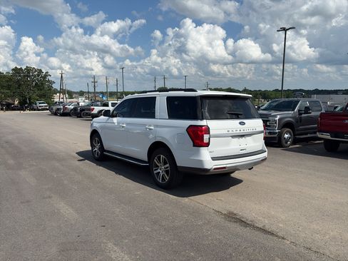 Used 2023 Ford Expedition XLT RWD image 2