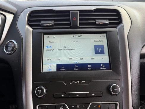 Used 2020 Ford Fusion SE FWD image 29