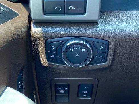 Used 2018 Ford F150 King Ranch w/ Equipment Group 601A Luxury AWD/4WD image 14