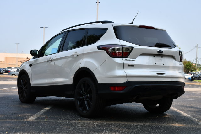 Used 2017 Ford Escape SE w/ SE Sport Appearance Package FWD image 5