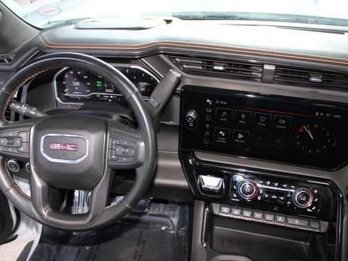 Used 2024 GMC Sierra 2500 AT4 w/ AT4 Premium Plus Package AWD/4WD image 28