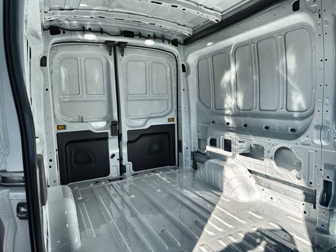 New 2026 Ford Transit 250 148 Medium Roof image 28