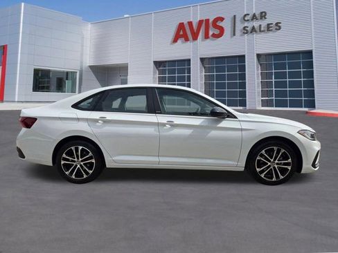 Used 2025 Volkswagen Jetta Sport FWD image 5