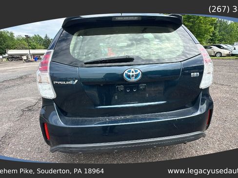 Used 2017 Toyota Prius V Four FWD image 19