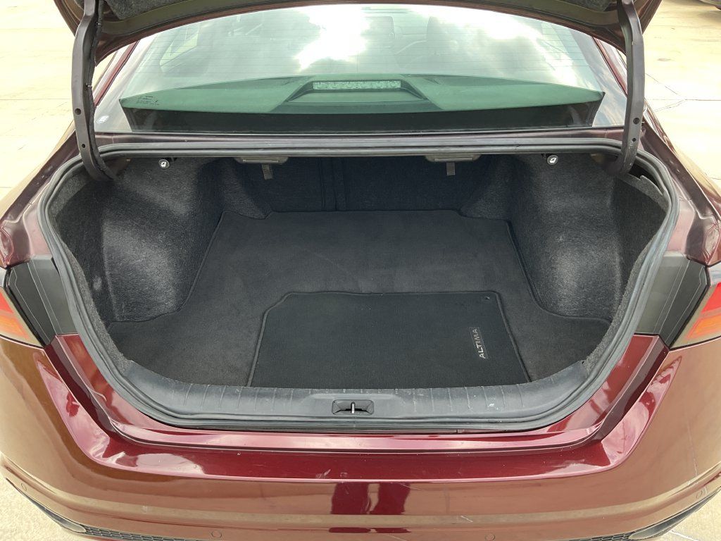 Used 2024 Nissan Altima 2.5 SV FWD image 9