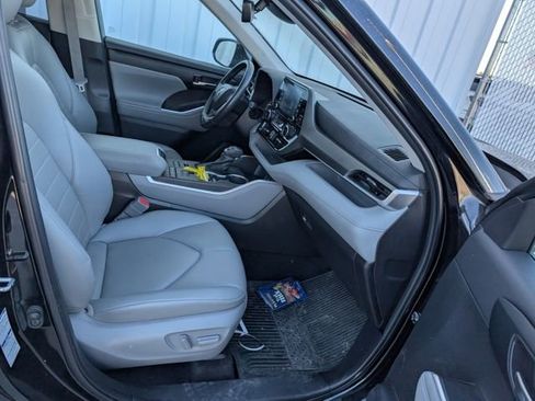 Used 2022 Toyota Highlander XLE image 20