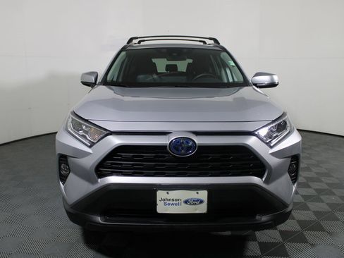 Used 2021 Toyota RAV4 XLE image 3