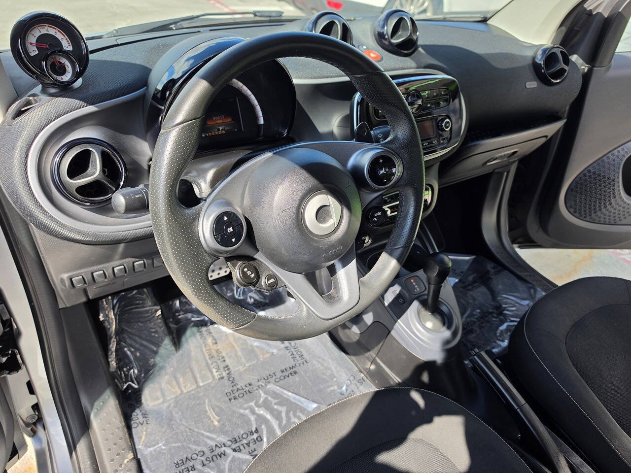 Used 2016 smart fortwo passion w/ Sport Package RWD image 30