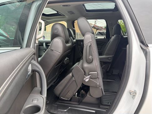 Used 2017 Chevrolet Traverse LT FWD image 30