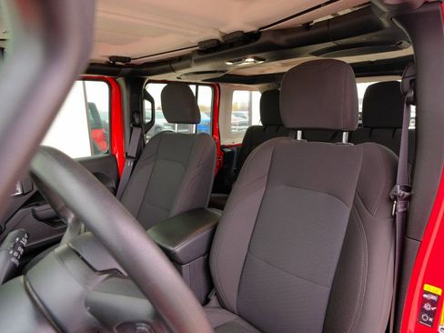 Used 2022 Jeep Wrangler Unlimited Sport image 29