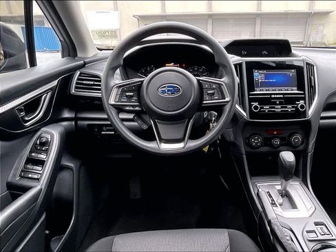Used 2017 Subaru Impreza 2.0i Premium image 8