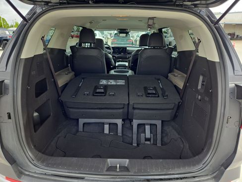 Used 2025 Kia Carnival image 30