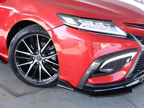Used 2021 Toyota Camry SE FWD image 4