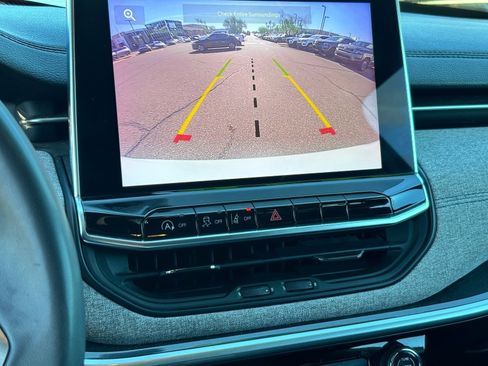 Used 2023 Jeep Compass Latitude image 25