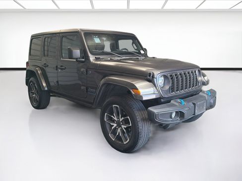Used 2024 Jeep Wrangler Unlimited AWD/4WD image 3