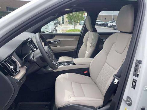 New 2026 Volvo XC90 T8 Plus w/ Protection Package Premier AWD/4WD image 8