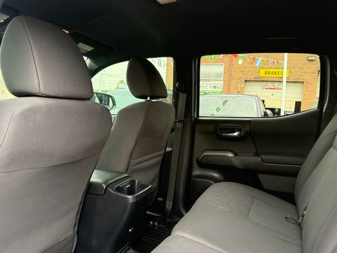 Used 2018 Toyota Tacoma TRD Off-Road AWD/4WD image 29