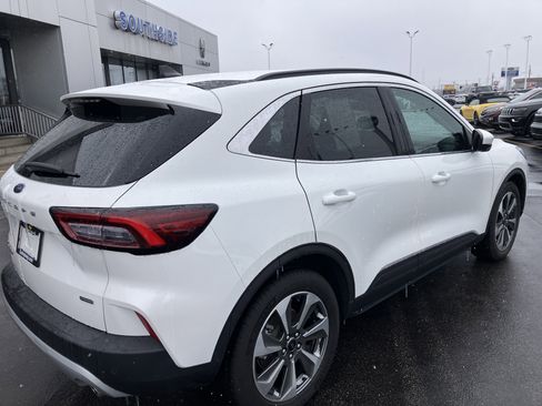 Used 2023 Ford Escape Platinum image 7