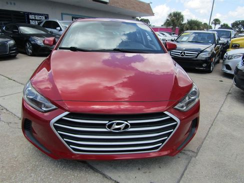 Used 2017 Hyundai Elantra SE FWD image 2