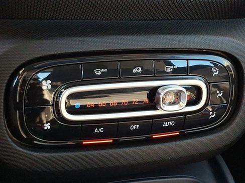 Used 2016 smart fortwo Proxy image 16