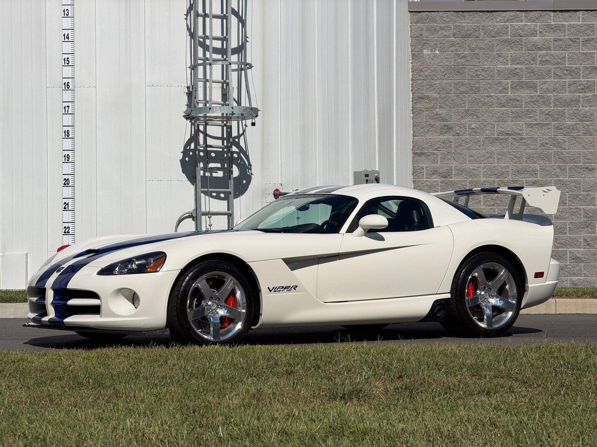 Used 2006 Dodge Viper SRT-10 w/ VOI9 Edition RWD image 3
