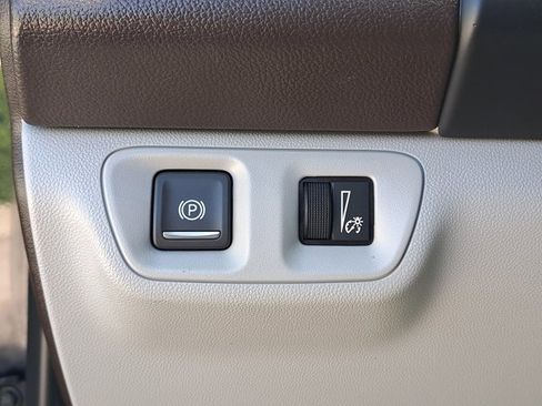 Used 2021 GMC Acadia SLE image 23