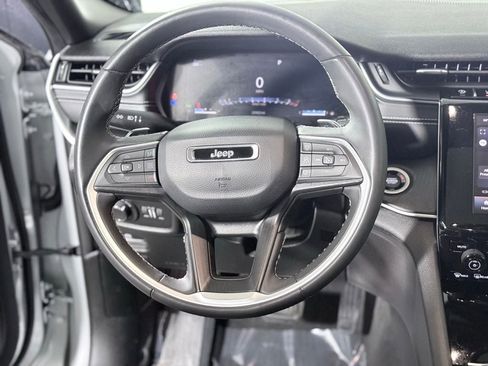Used 2023 Jeep Grand Cherokee Altitude AWD/4WD image 10