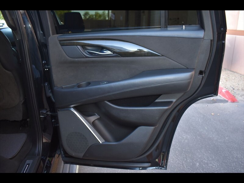 Used 2017 Cadillac Escalade Platinum AWD/4WD image 29