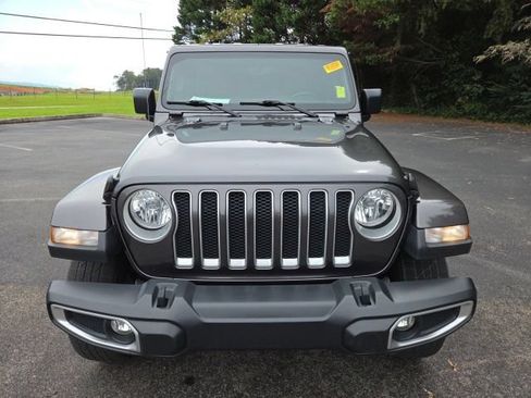 Used 2018 Jeep Wrangler Unlimited Sahara AWD/4WD image 2