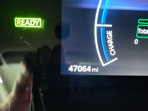 Used 2025 Toyota Camry LE image 13