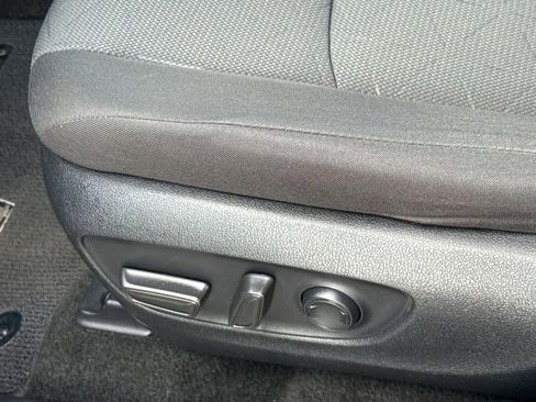 Used 2022 Toyota RAV4 XLE w/ Convenience Package FWD image 24