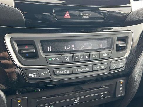 Used 2018 Honda Pilot Touring image 31