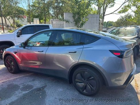 Used 2026 Tesla Model Y Long Range RWD image 7