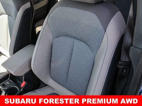 Used 2025 Subaru Forester Premium AWD/4WD image 25