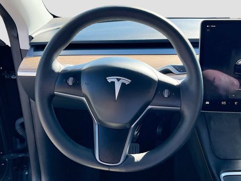 Used 2025 Tesla Model Y Long Range AWD/4WD image 10