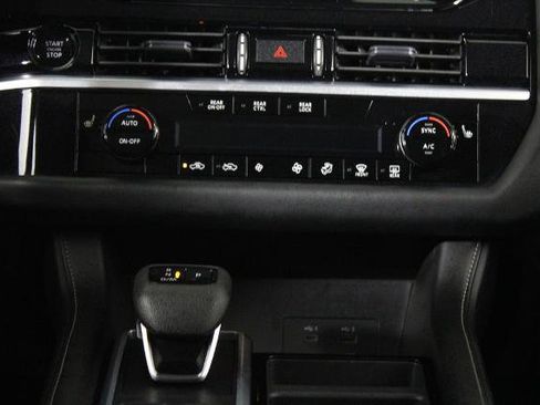 Certified 2025 Nissan Pathfinder SV FWD image 23